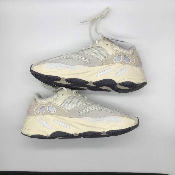 Yeezy Boost 700 Analog 10.5 DS New - Picture 2 of 8